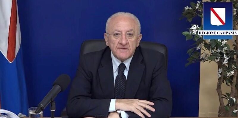 De Luca: “Ristoranti chiusi alle 22 è una presa in giro. Si preveda apertura fino alle 23”