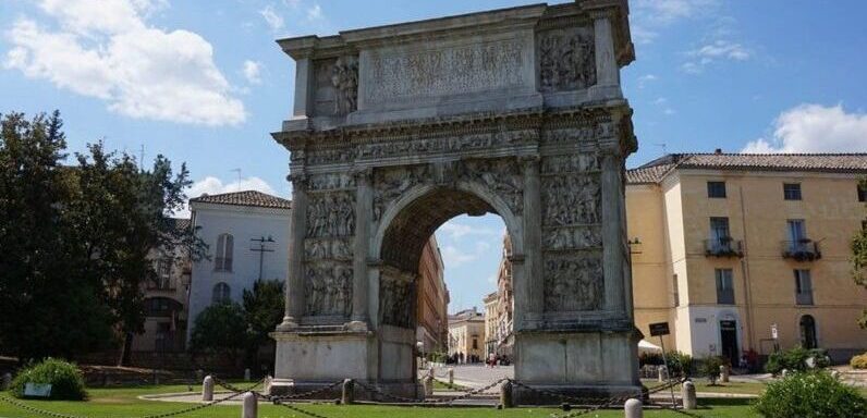 Arco di Traiano monumento nazionale: dalla Sicilia arriva lo scatto del maestro Leone