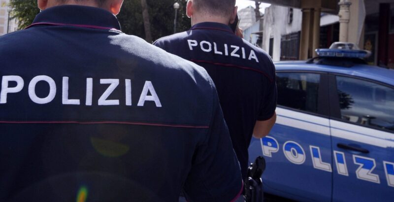 Benevento, due giovani aggrediscono anziano in pieno centro