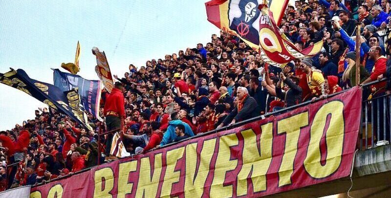 Curva Sud: “Vigorito resti: chi ama questi colori non molla mai”