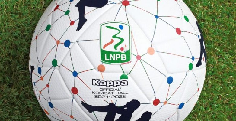 Serie B, presentato il pallone per il campionato 21/22: ecco Kombat Ball 2022