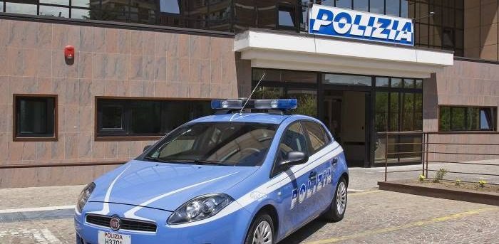 Benevento, auto sospetta in via Nenni: scatta l’inseguimento della Polizia ma i malviventi riescono a fuggire