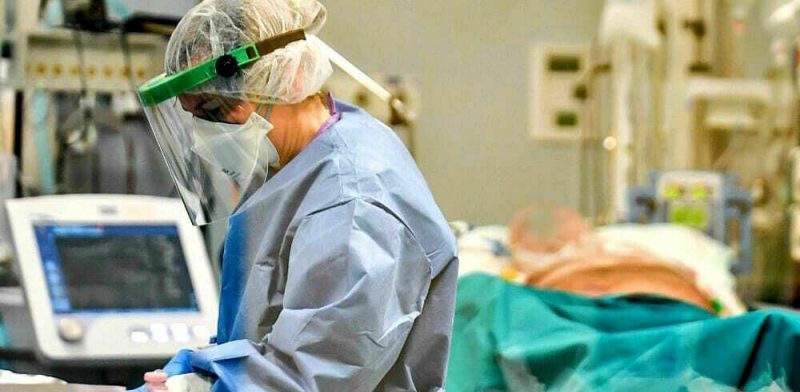 La operano in una clinica di Telese Terme per una “banale” pulizia di una fistola, va in arresto cardiaco e muore: indagati cinque medici