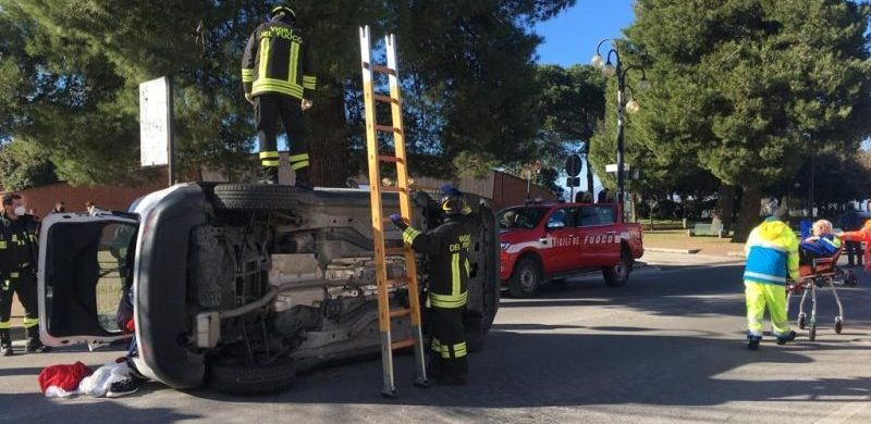 FOTO – San Giorgio del Sannio, incidente sul Viale Spinelli: tragedia sfiorata