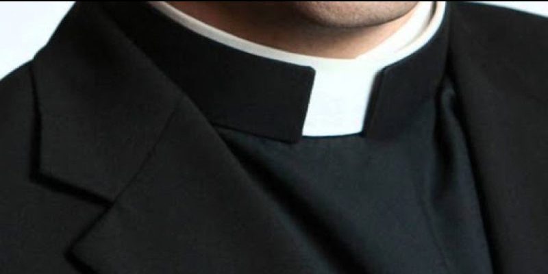 Promette posto in Guardia di Finanza in cambio denaro, indagato sacerdote dell’arcidiocesi di Benevento