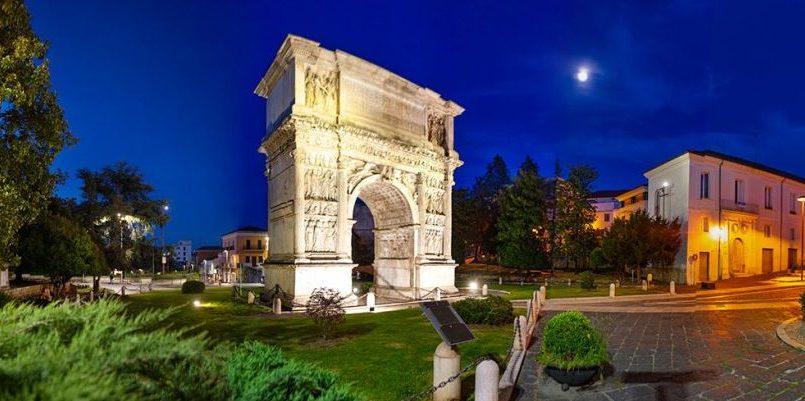 Benevento| L’Arco di Traiano si illuminerà di bianco per la Settimana nazionale della donazione del midollo osseo