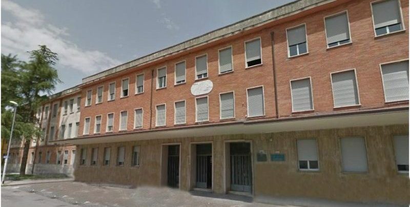 Industriale di Benevento, un intero piano al freddo da giorni: la denuncia di una mamma