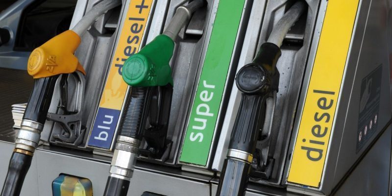 Caro carburanti, Cingolani (Ministro Transizione Ecologica): “Una truffa ai cittadini”
