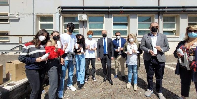 Benevento, il Liceo Giannone diventa Plastic Free, Gesesa consegna le borracce