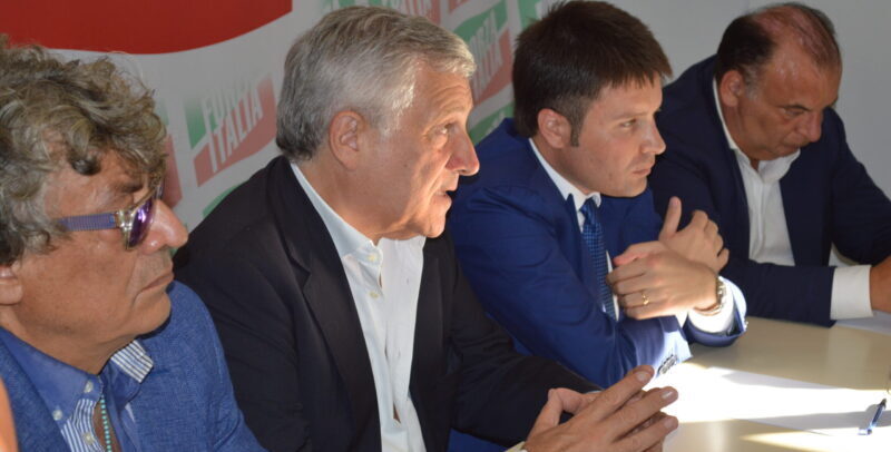 Forza Italia, Tajani presenta la candidatura di Rubano: “Il vero centro siamo noi”