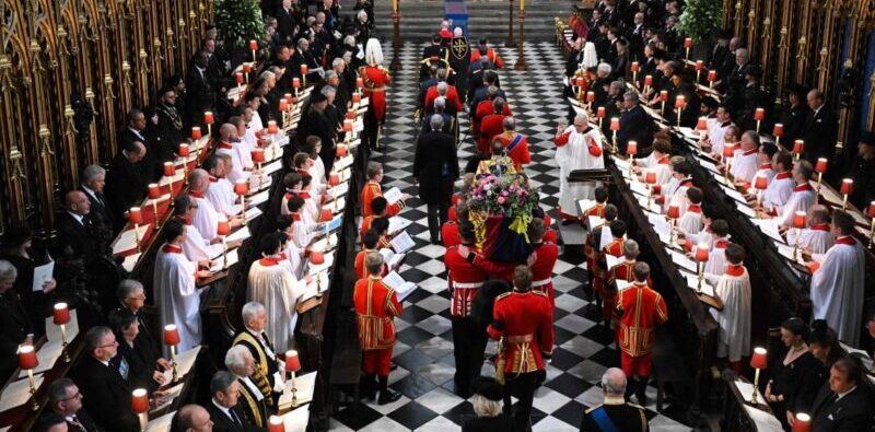 Funerale Elisabetta II, il mondo presenzia all’ultimo saluto al simbolo di una monarchia e di un tempo￼