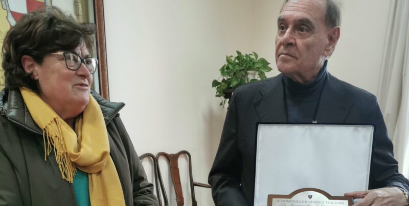 Il sindaco Mastella ha ricevuto la presidente dell’Automotoclub Storico Antico Sannio, Lidia Cavuoto