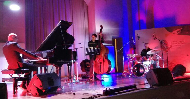 Accademia di Santa Sofia, successo per il concerto di Jodice Bros Jazz Trio