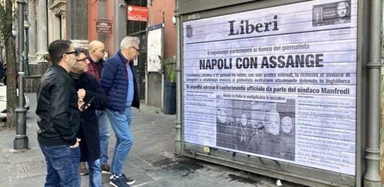 Napoli premia Stella Assange. Cittadinanza onoraria a Julian Assange?