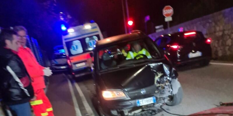 Benevento, 55enne perde controllo dell’auto e finisce contro muro