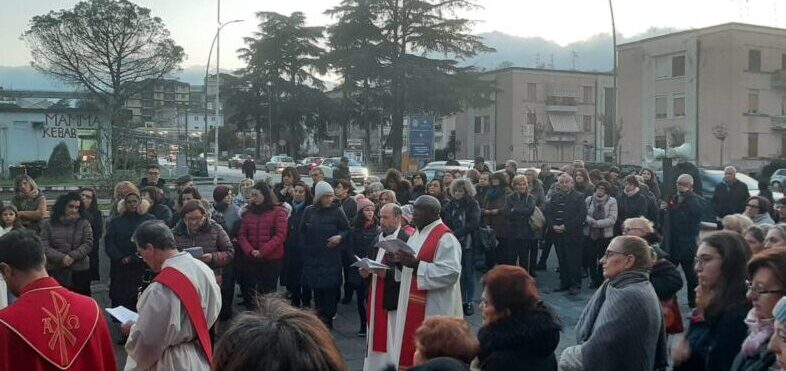 Benevento| Le parrocchie della Santissima Addolorata e di San Modesto unite per la processione della Via Crucis