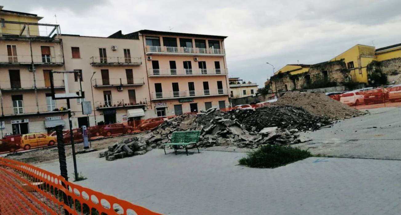Benevento| Ritrovamenti archeologici piazza Cardinal Pacca, De Pierro e Picariello: “Noi caduti dal pero? Una bufala”