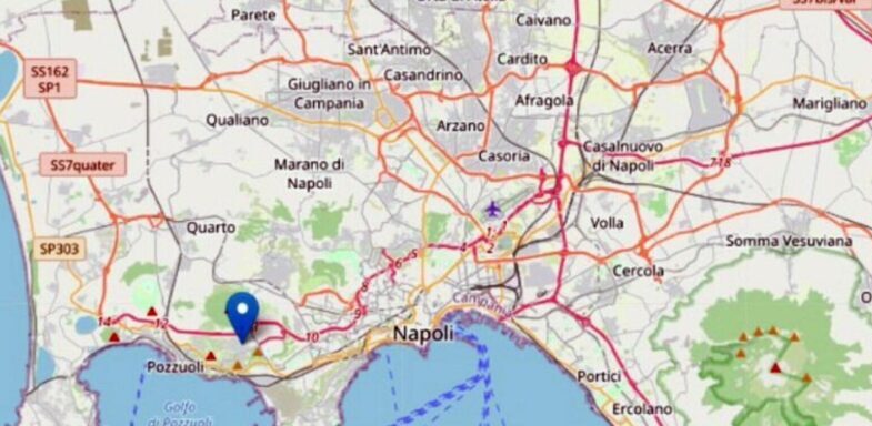 Terremoto in Campania, cittadini in strada