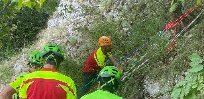 Tragedia in provincia di Isernia, turista 32enne cade in dirupo e muore