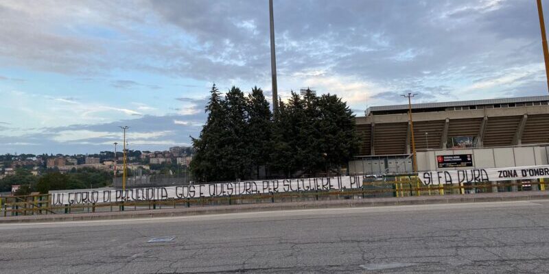 Casertana-Benevento, la protesta dei tifosi giallorossi in merito alla prevendita (FOTO)