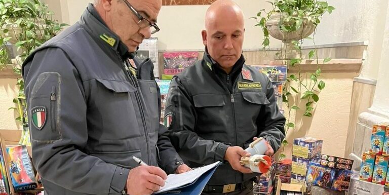 Guardia di Finanza, maxi sequestro di fuochi d’artificio illegali: un arresto a Santa Croce del Sannio