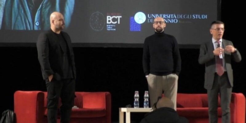 VIDEO – Marco D’Amore a Benevento per presentare il suo nuovo film “Caracas – Dalla pagina alla schermo”