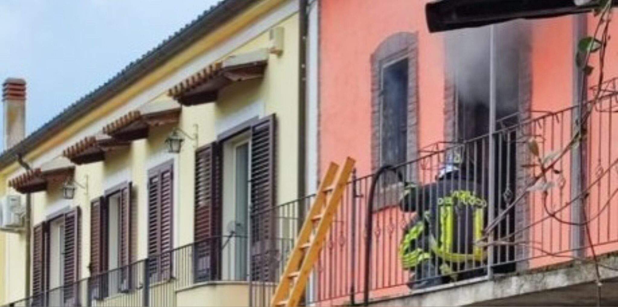 A fuoco abitazione ad Amorosi: intervengono i Vigili del Fuoco
