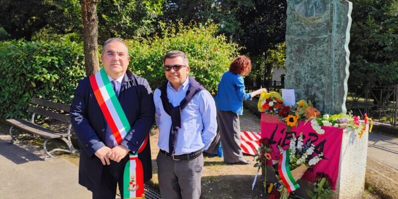 Benevento, omaggio floreale in Villa Comunale a 42 anni dall’assassinio di Delcogliano e Iermano