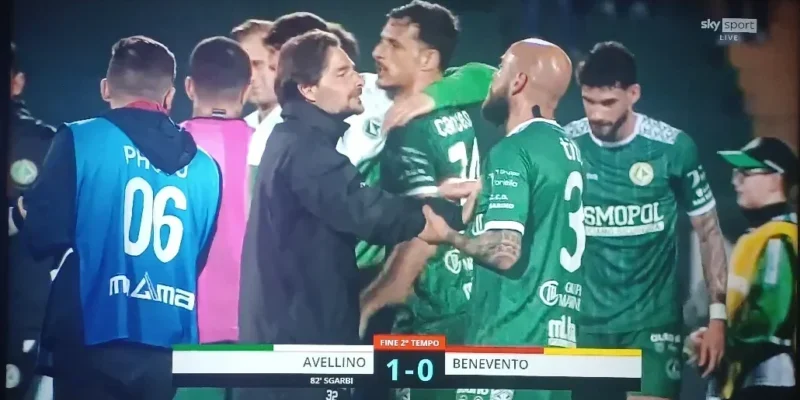 Avellino-Benevento 1-0: Sgarbi affonda la Strega, Lupi secondi in solitaria