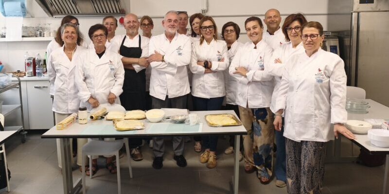 Benevento, “I Sapori che fanno bene”: consegna degli attestati ai pazienti oncologici del primo corso di cucina LILT-FAPAS Benevento, “I Sapori che fanno bene”: consegna degli attestati ai pazienti oncologici del primo corso di cucina LILT-FAPAS