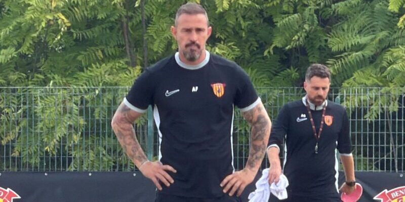 Benevento, Floro Flores: “Possono dirmi che sono scarso, ma non che non sono un uomo”