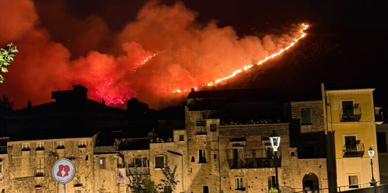 S. Agata de’ Goti, rogo in località Castrone: evacuate le abitazioni e chiusa la SP 123