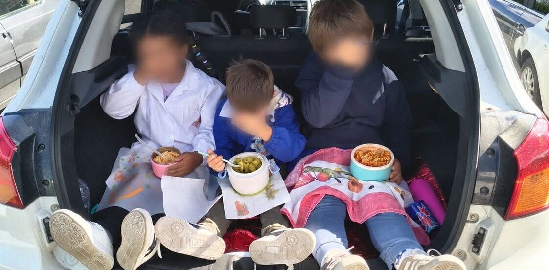 Mensa Scolastica, “Bambini costretti a mangiare pasto nel bagagliaio dell’auto”