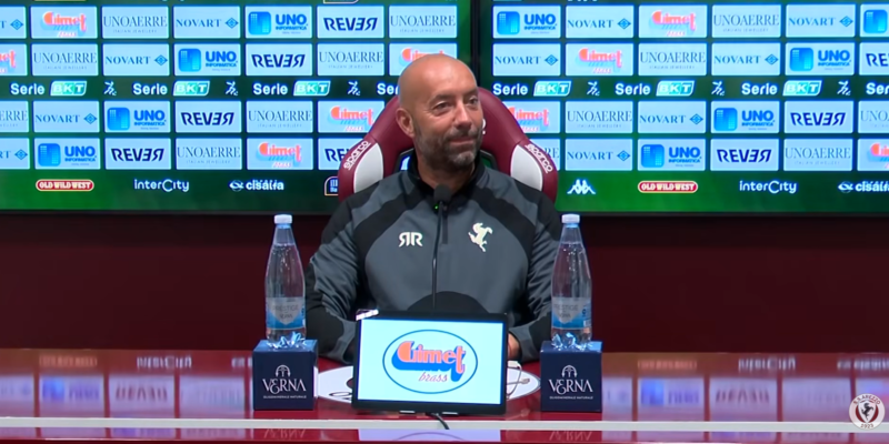 Arezzo, Bucchi: “Il Benevento è frizzante, siamo simili. Stima e affetto per Floro”